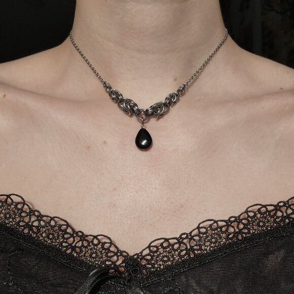 Vintage Jewelry - Gothic black teardrop and silver chainmail necklace with a small silver chain